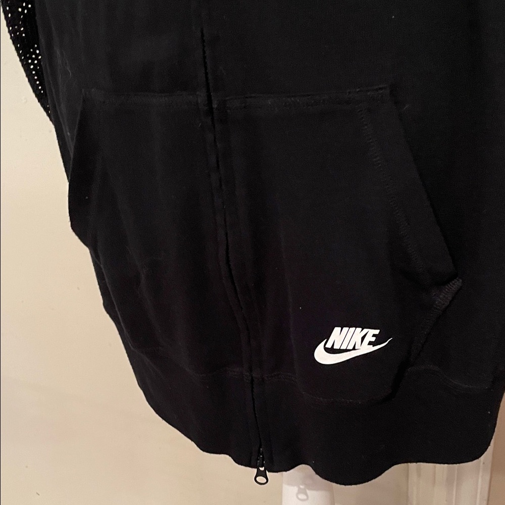 “Nike” Black Hooded Vest with Logo! - Picture 2 of 11